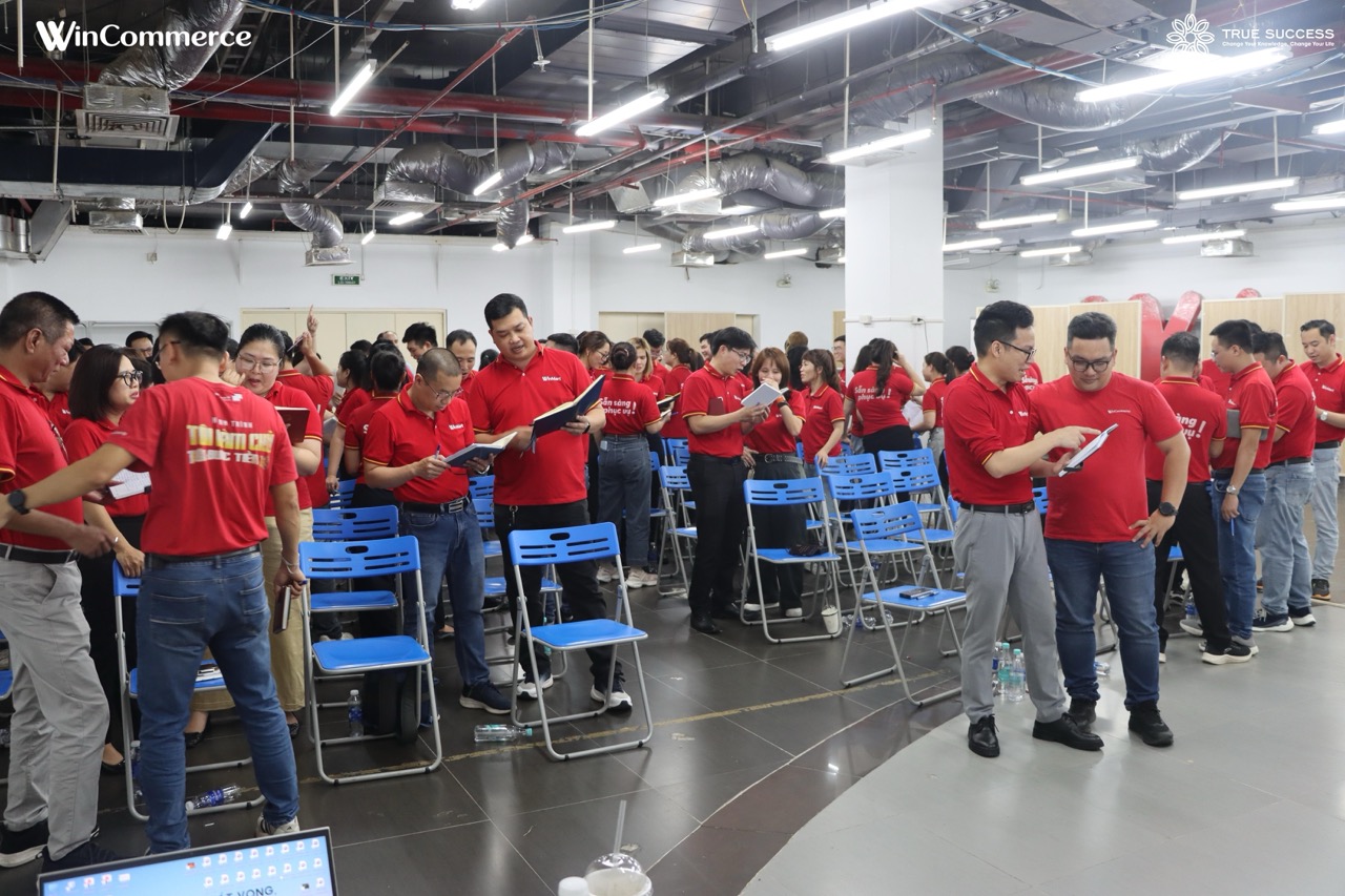 RECAP Chương trình “HEADSALE – TƯ DUY ĐỘT PHÁ” Dành cho đội ngũ kinh doanh WinCommerce (25/05/2026) 21 IMG 2040 lon