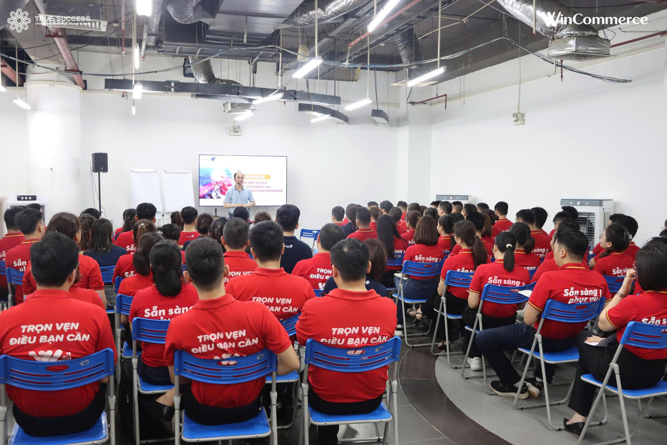 Recap chương trình “Tư duy để trở thành một HeadSale thành công” WinCommerce (15/04/2026) 14 z7732189691953 b18c5708e3d5aab22c9ff6e8d67a666f