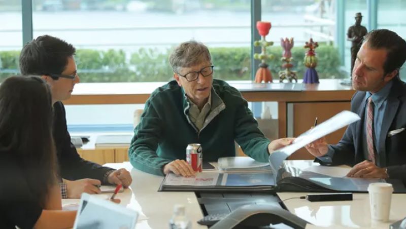 Sự kết hợp đa dạng trong phong cách lãnh đạo của Bill Gates